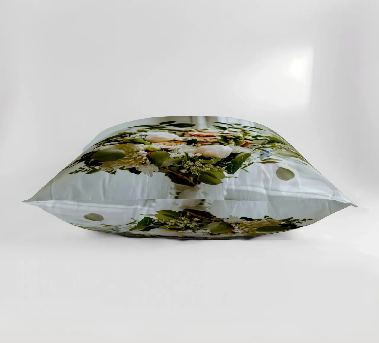 vase on window cuscino da space words
