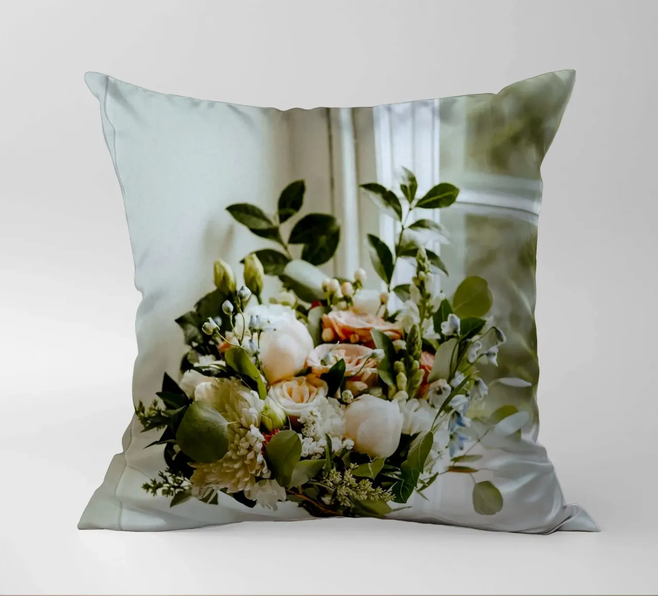 vase on window cuscino da space words