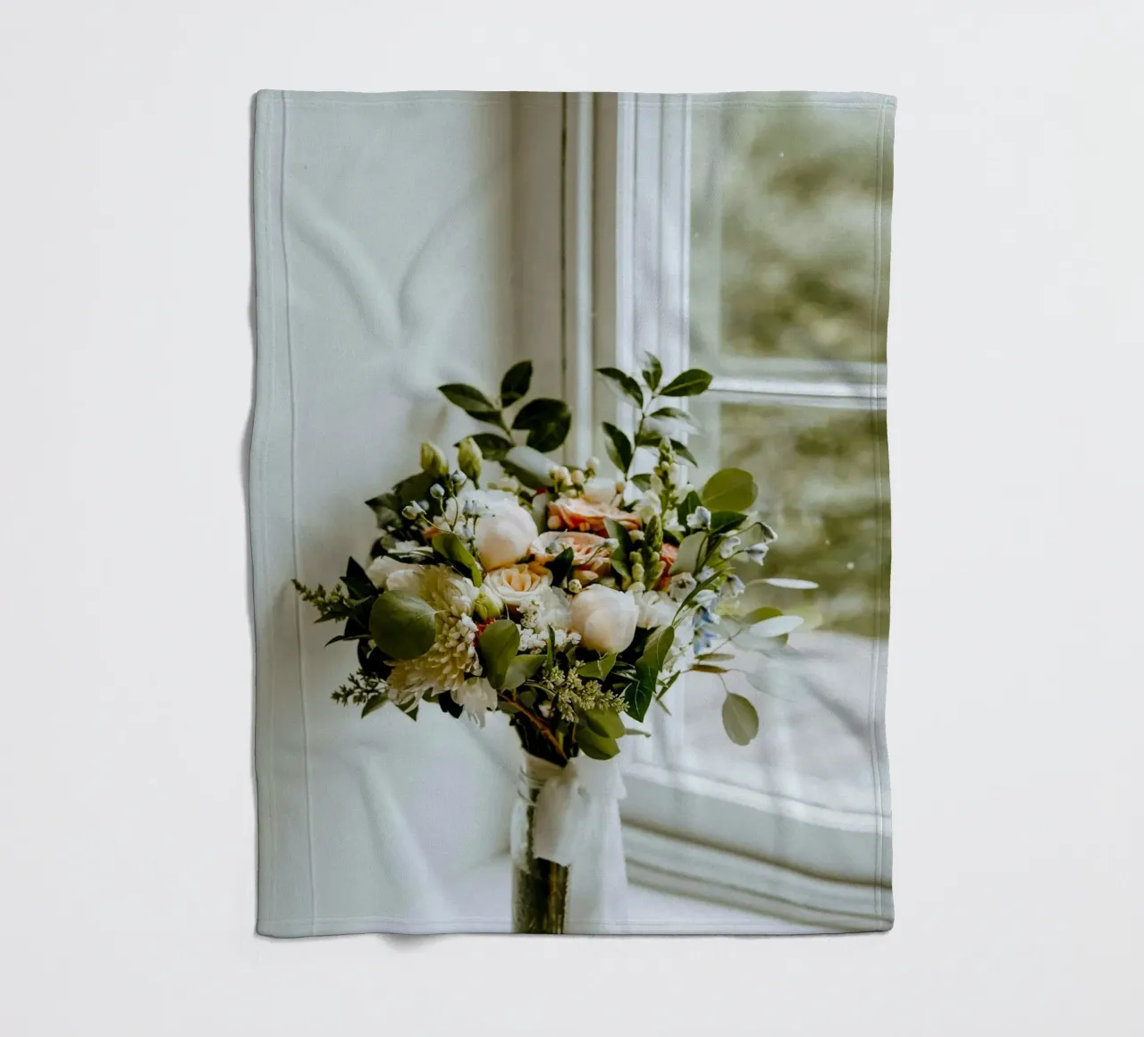 vase on window coperta in pile da space words