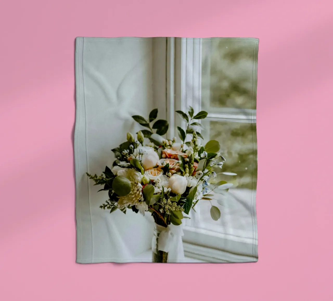 vase on window coperta in pile da space words