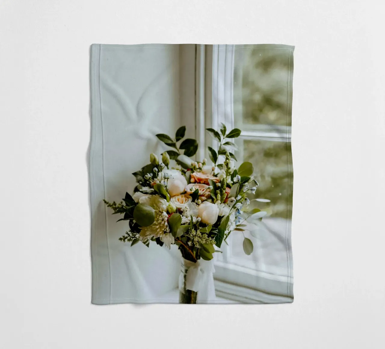 vase on window coperta in pile da space words