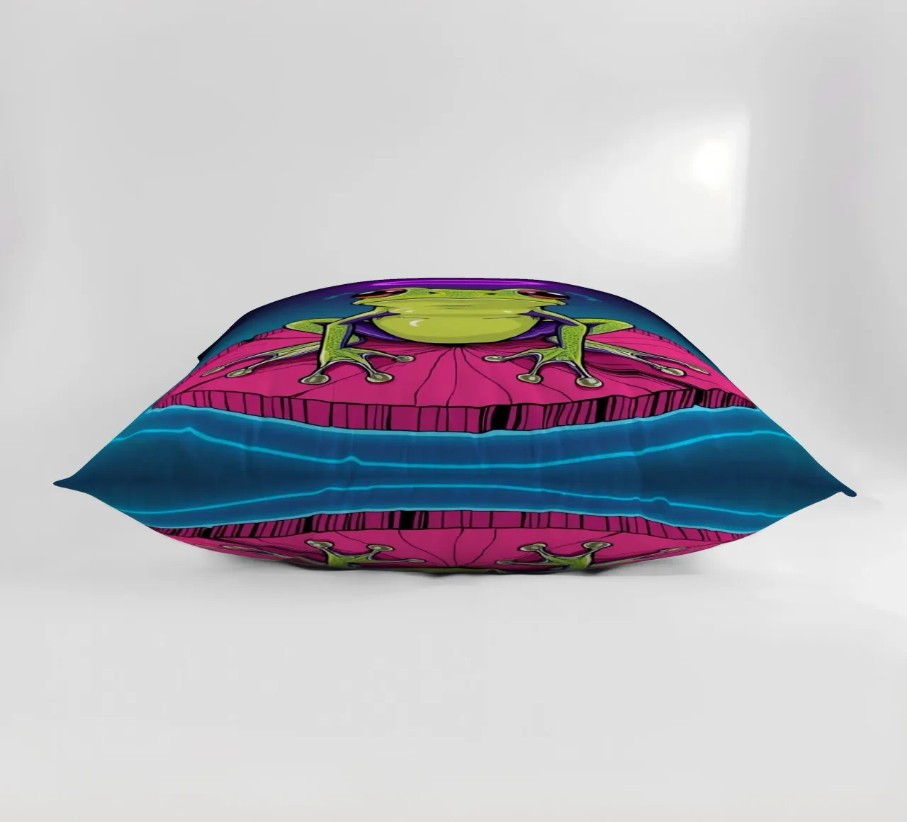 Rana cartone animato su ninfea con aureola cuscino da DesignDoodle