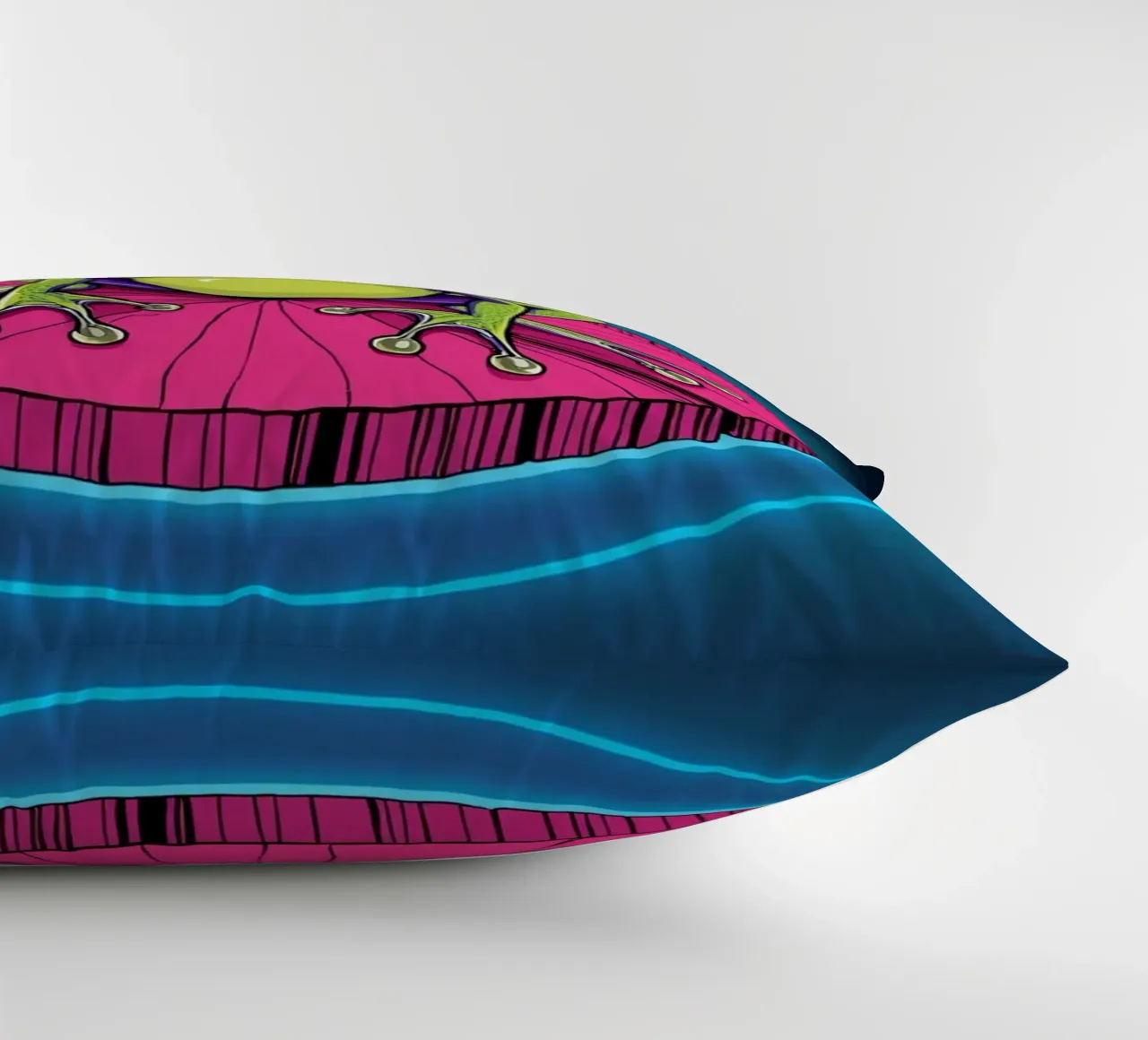 Rana cartone animato su ninfea con aureola cuscino da DesignDoodle