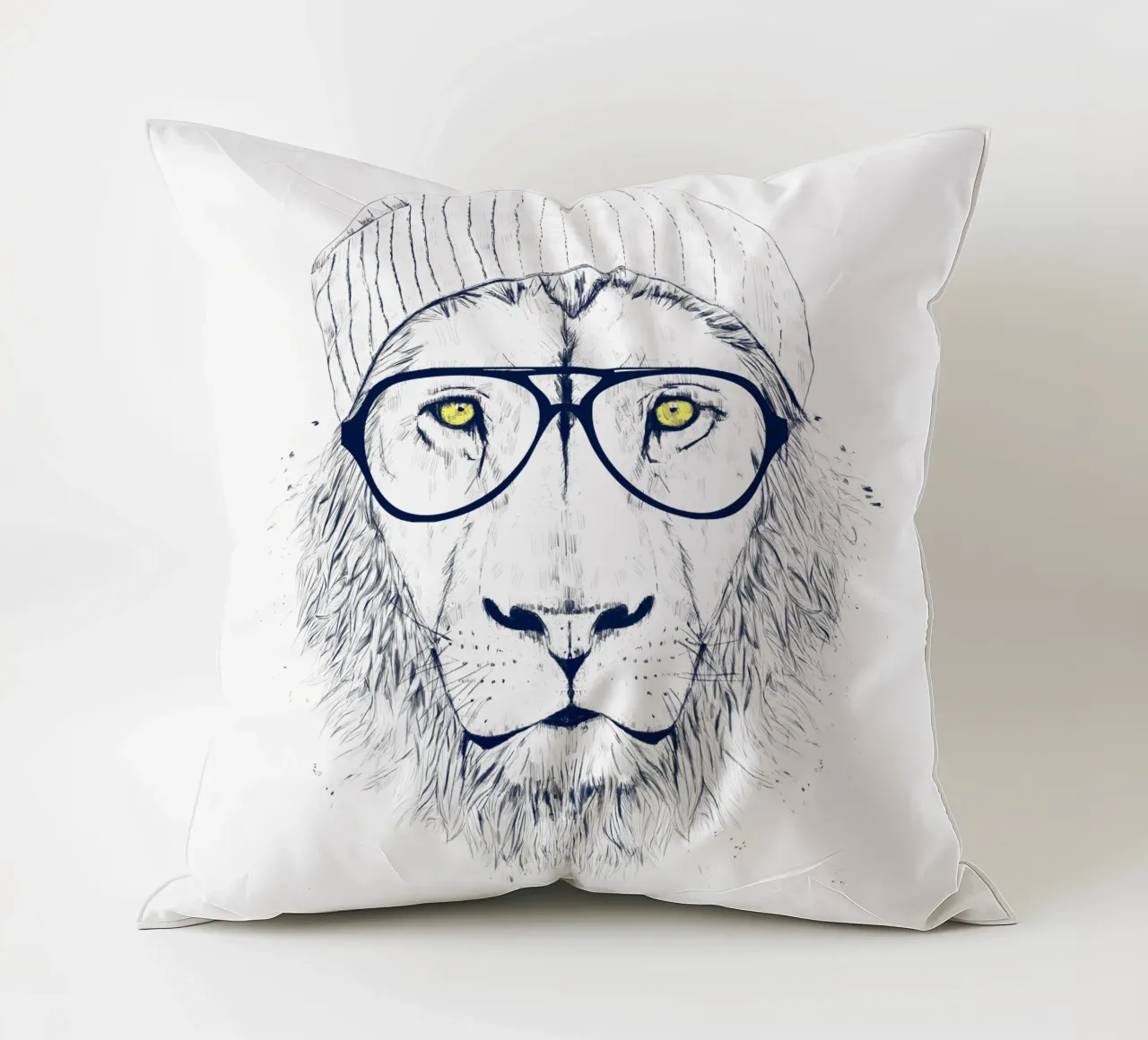 Cool lion cuscino da Balazs Solti