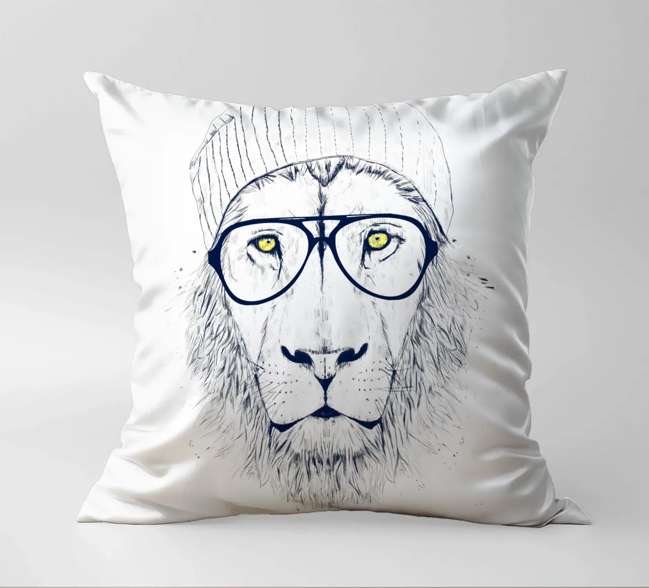 Cool lion cuscino da Balazs Solti