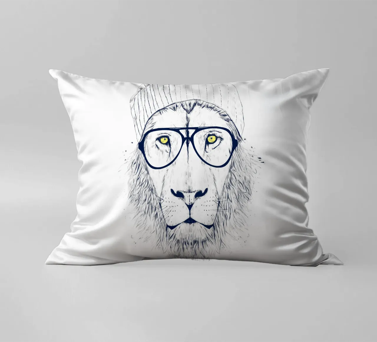 Cool lion cuscino da Balazs Solti