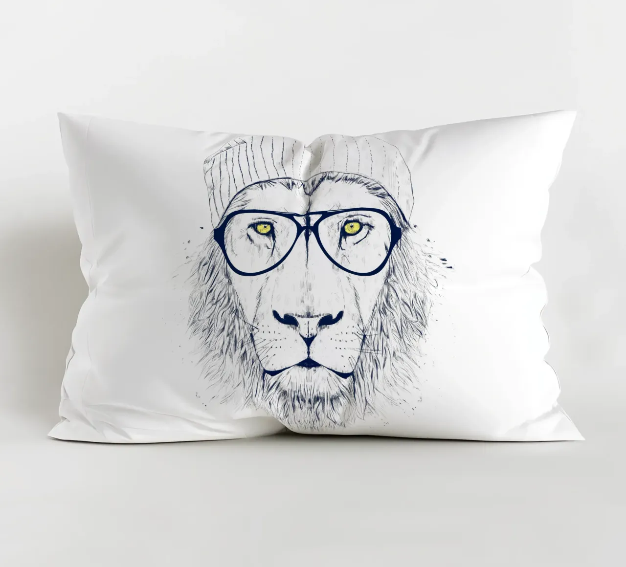 Cool lion cuscino da Balazs Solti