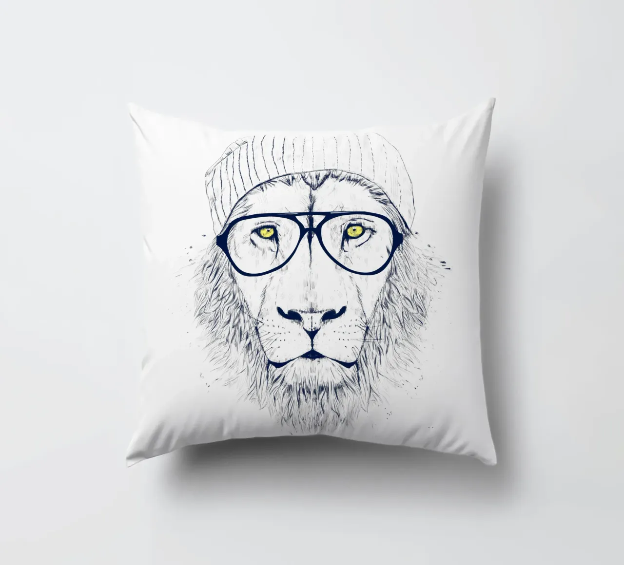Cool lion cuscino da Balazs Solti