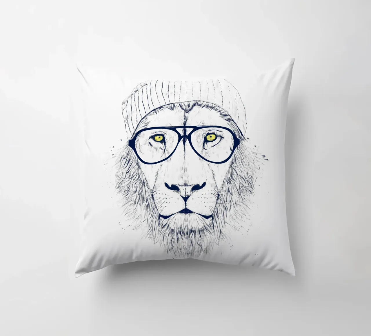 Cool lion cuscino da Balazs Solti