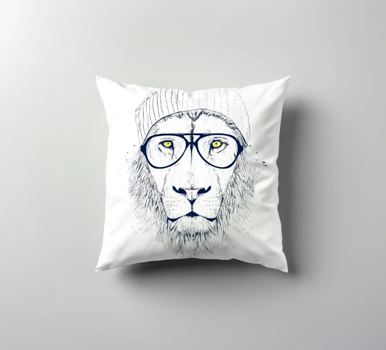 Cool lion cuscino da Balazs Solti