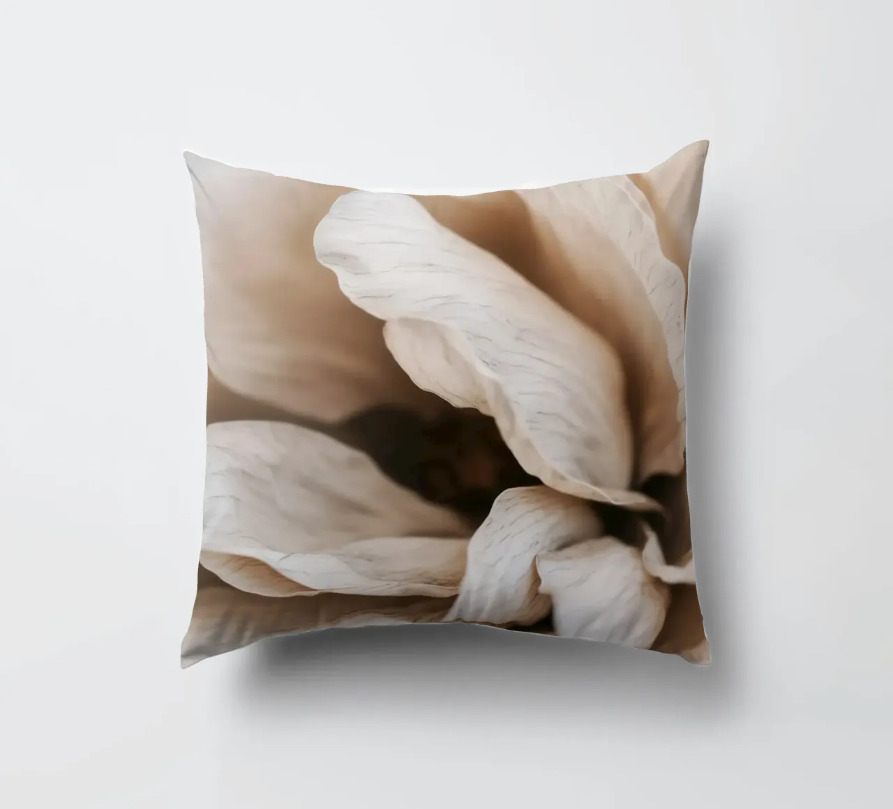 Fragile Bloom No 01 cuscino da treechild
