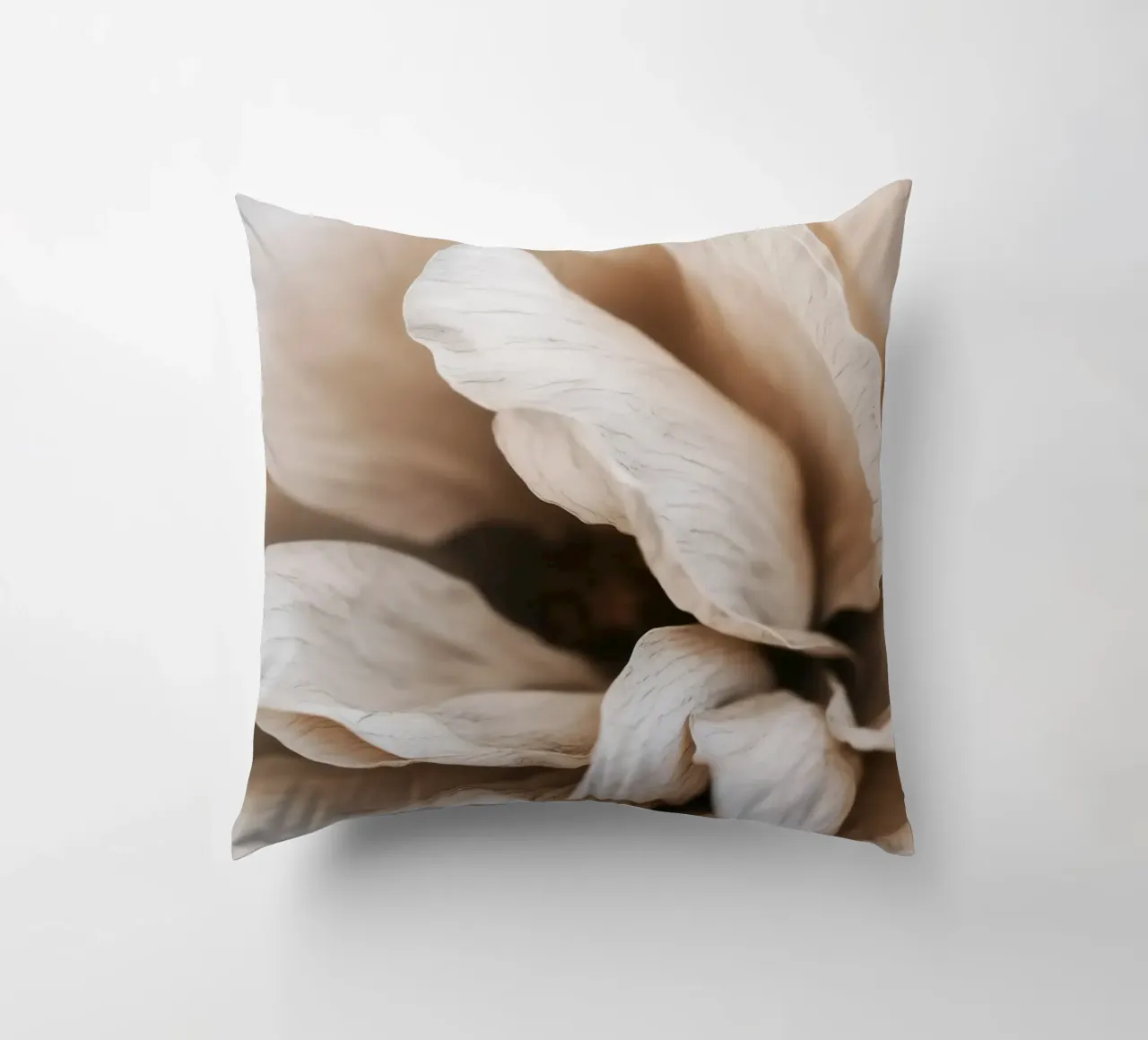 Fragile Bloom No 01 cuscino da treechild