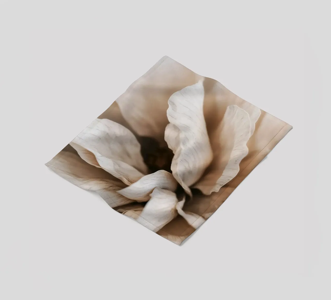 Fragile Bloom No 01 coperta in pile da treechild