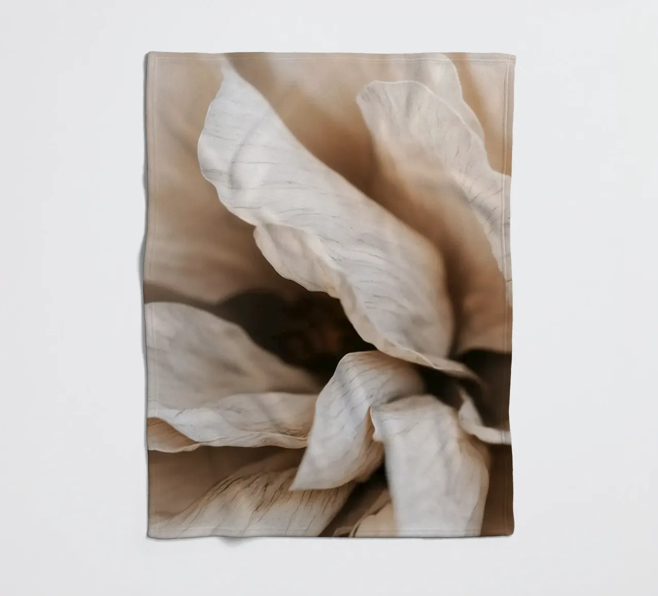 Fragile Bloom No 01 coperta in pile da treechild