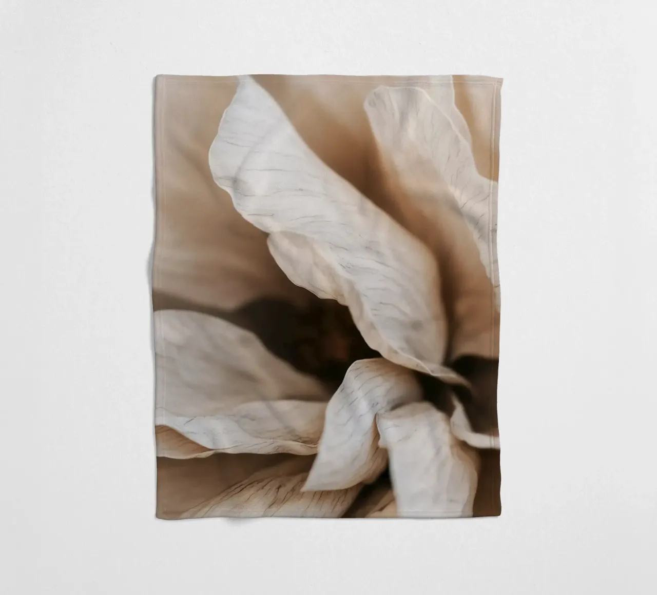 Fragile Bloom No 01 coperta in pile da treechild