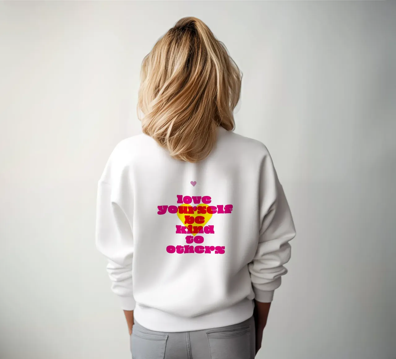 Quiérete a ti mismo, sé amable con los demás sudadera de Schuhmann Design