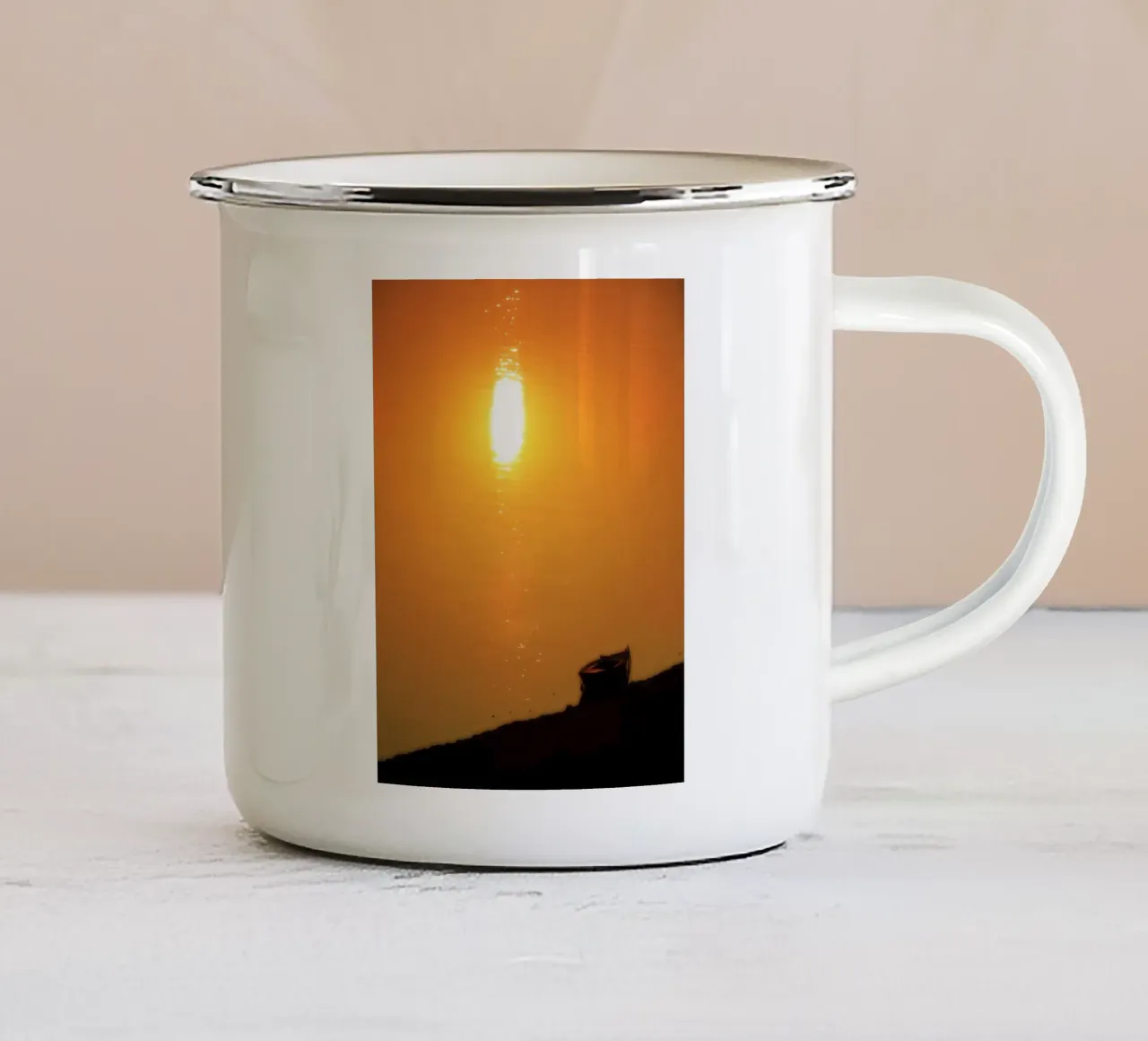 Tramonto a Varanasi (Gange, India) tazza in smalto da Happy 😃 Art 🎨 by Christine Schnoell