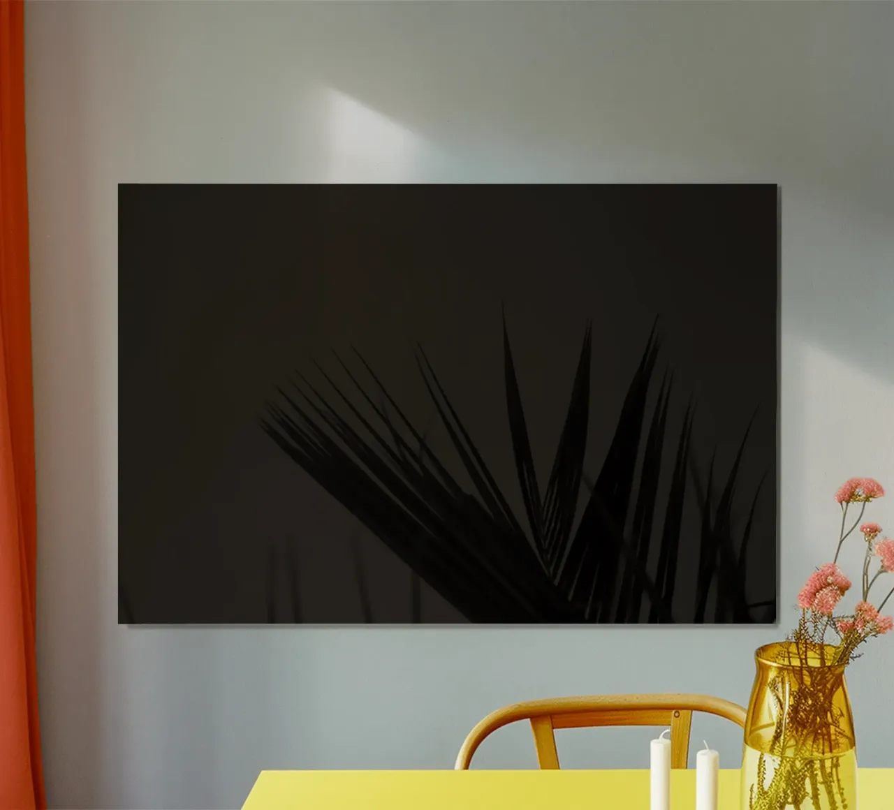 foglia di palma fogliame tropicale poster con telaio in legno da Earthly Visions
