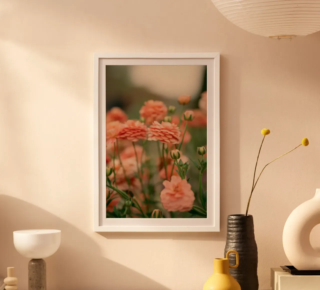 rosa poster con telaio in legno da Earthly Visions