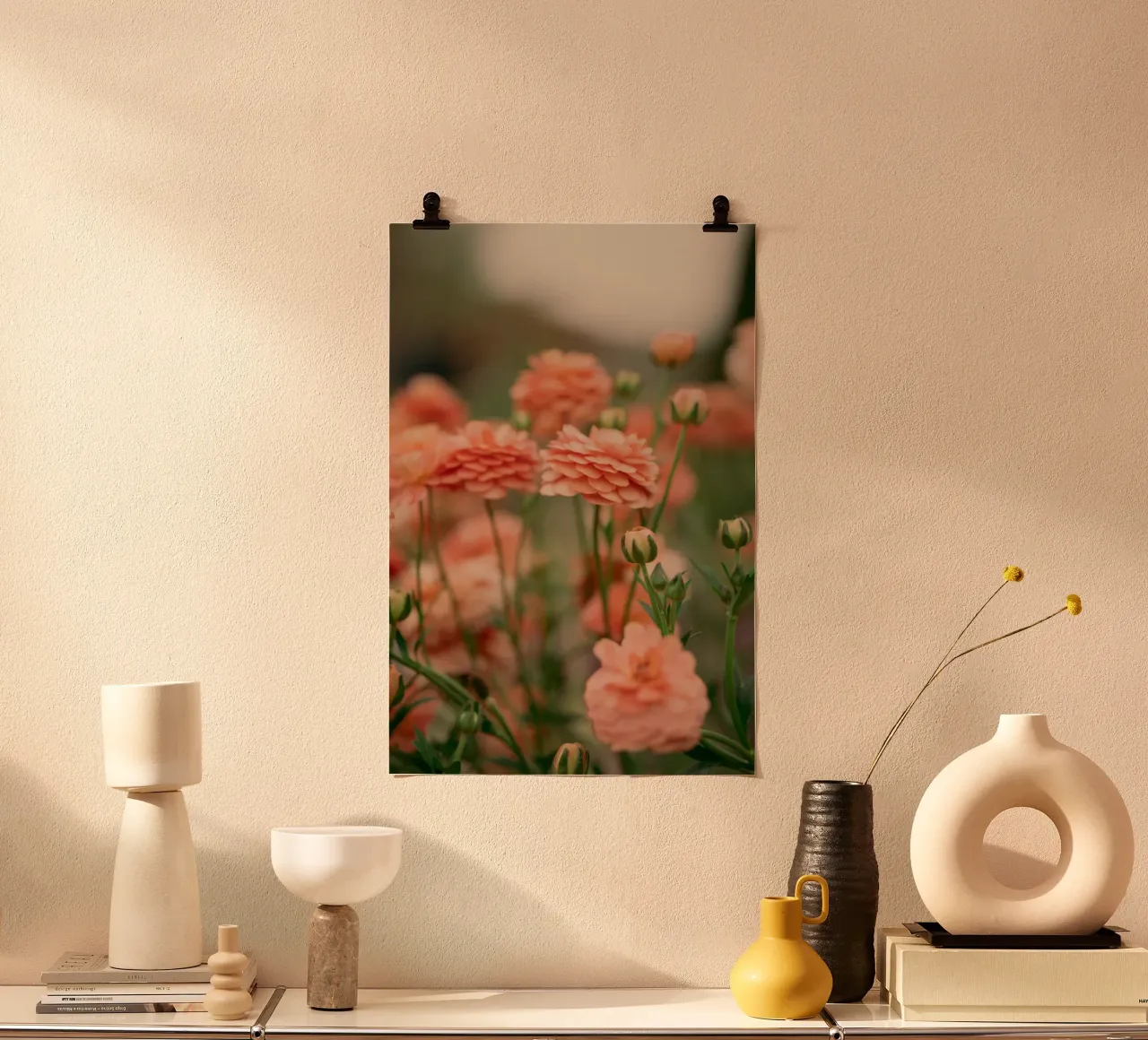 rosa poster con telaio in legno da Earthly Visions