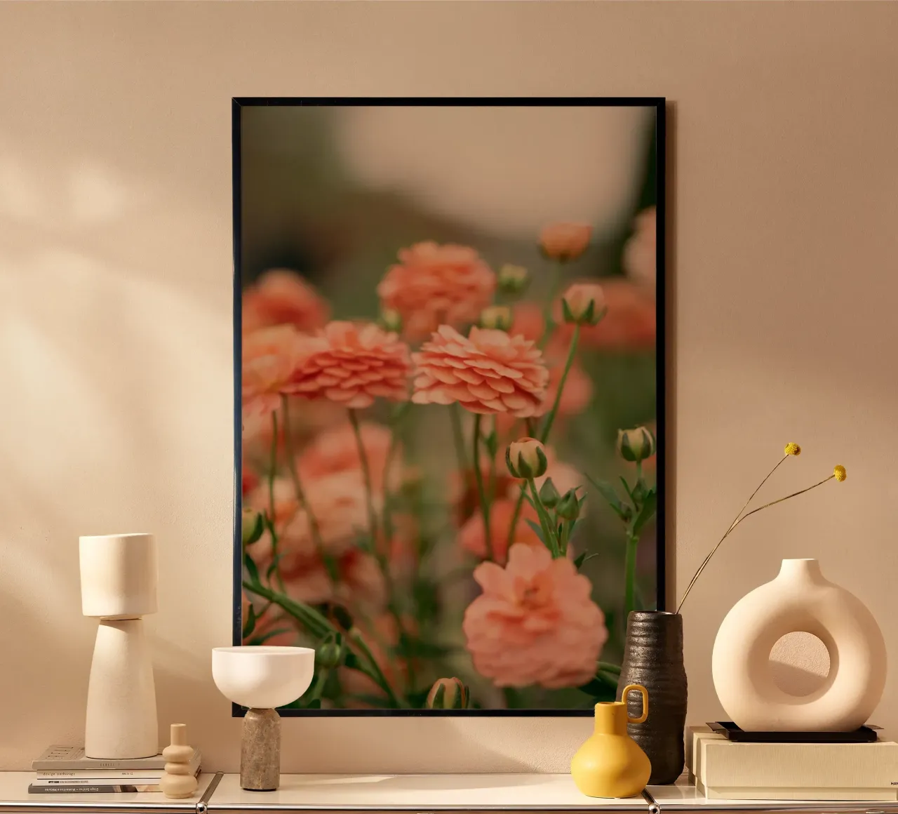 rosa poster con telaio in legno da Earthly Visions