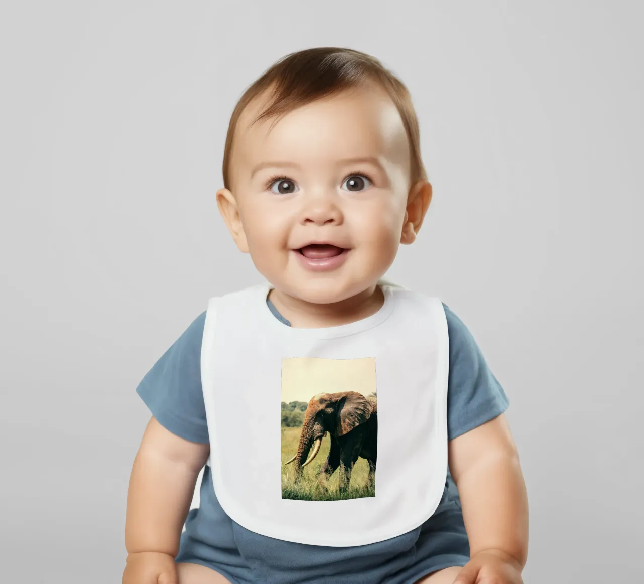 elefante bavaglino da Earthly Visions