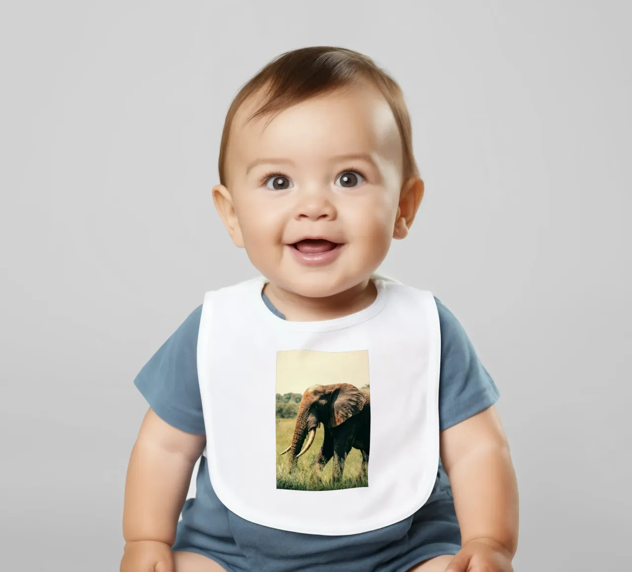 elefante bavaglino da Earthly Visions