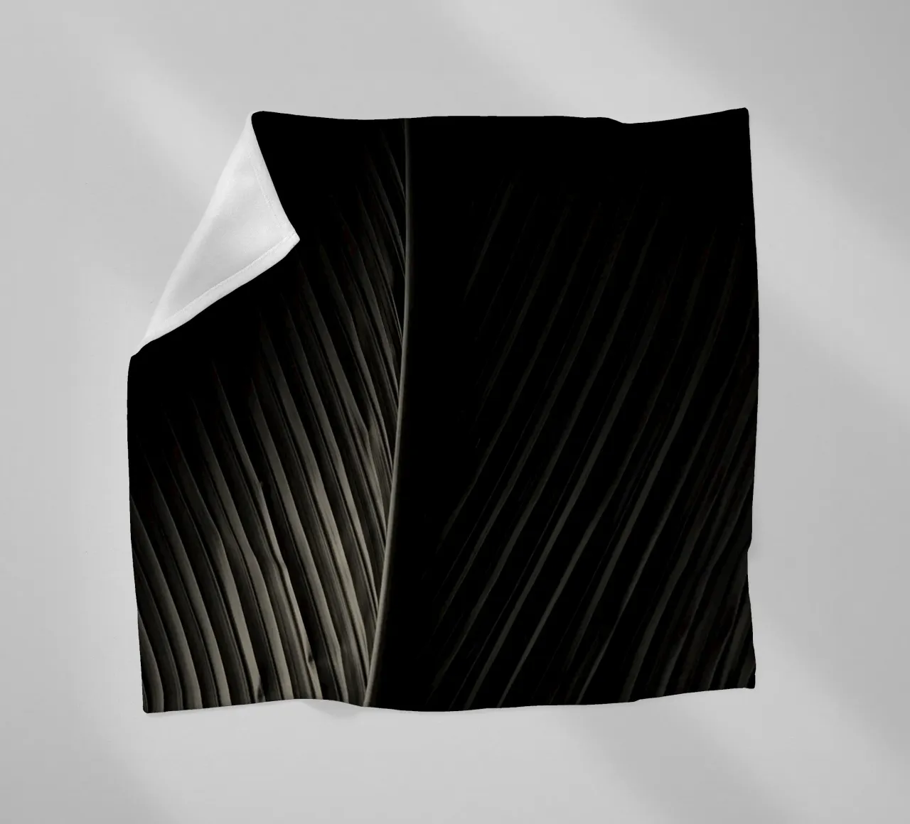 Palmenblatt Fleecedecke von Earthly Visions