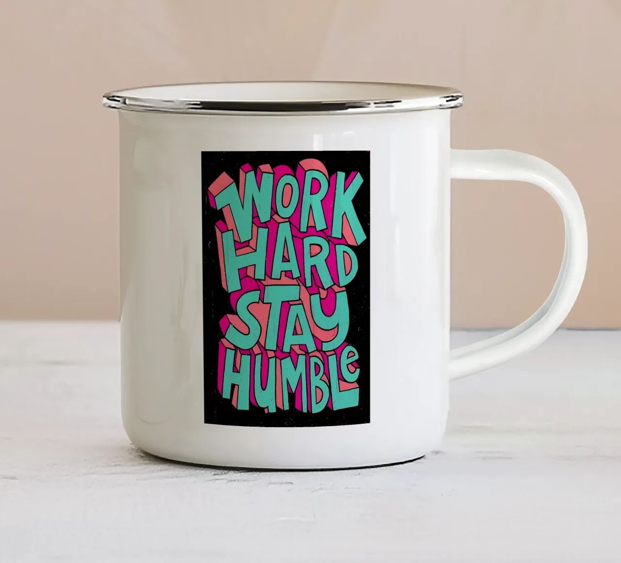 'WORK HARD STAY HUMBLE' tazza in smalto da Type & Tape