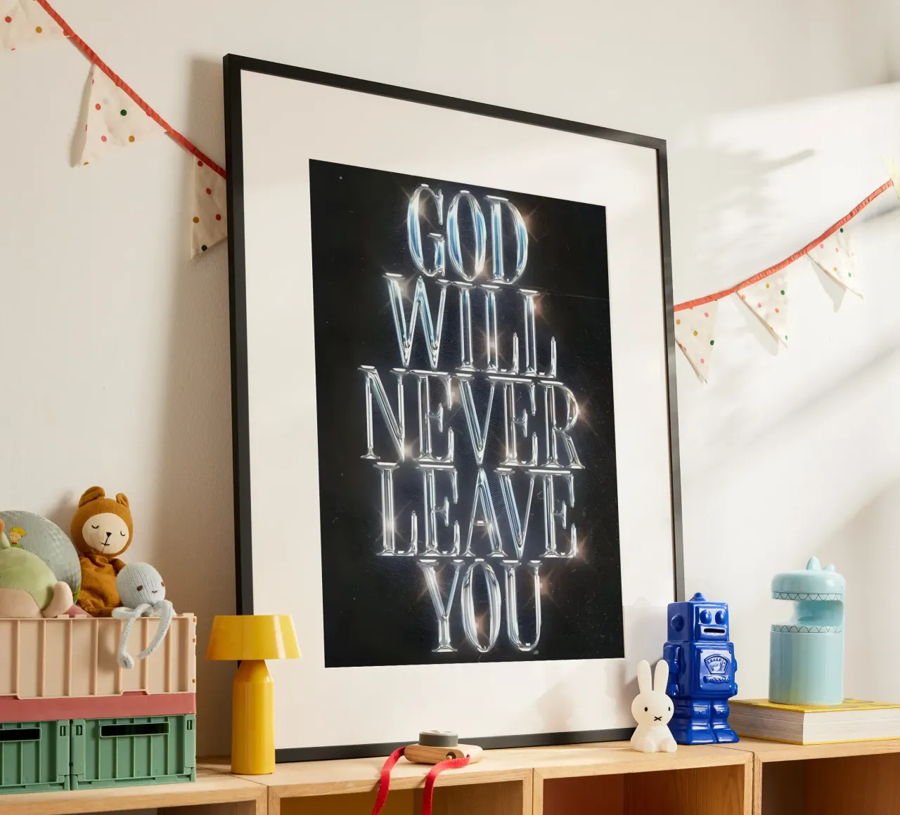 'GOD NEVER LEAVE YOU' poster con telaio in alluminio da Type & Tape