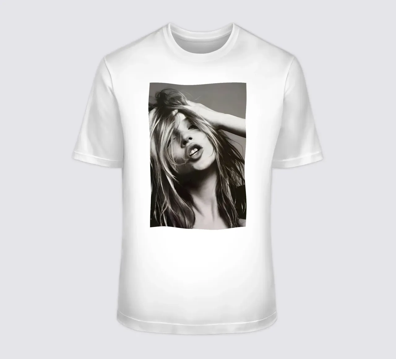 Kate Moss con la testa in mano t-shirt da Klia M_Art