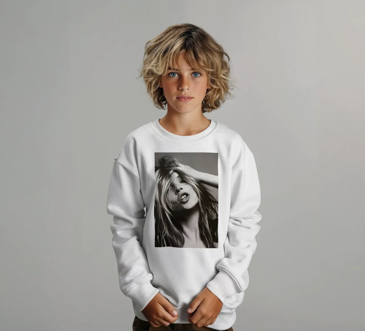 Kate Moss con la testa in mano felpa bambino da Klia M_Art