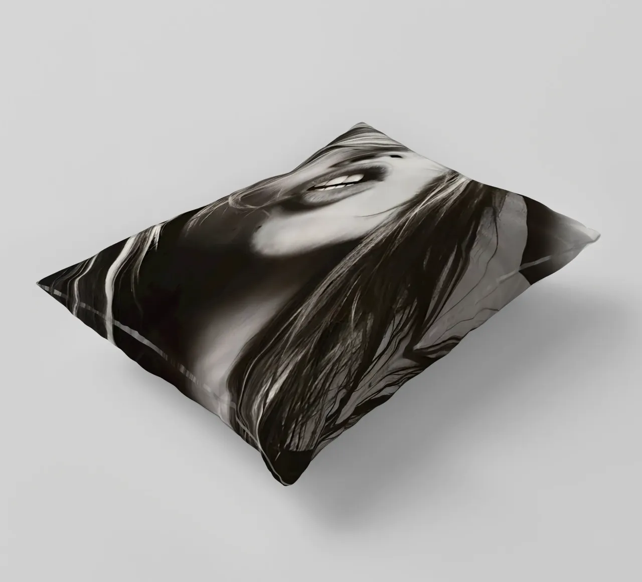 Kate Moss con la testa in mano cuscino da Klia M_Art
