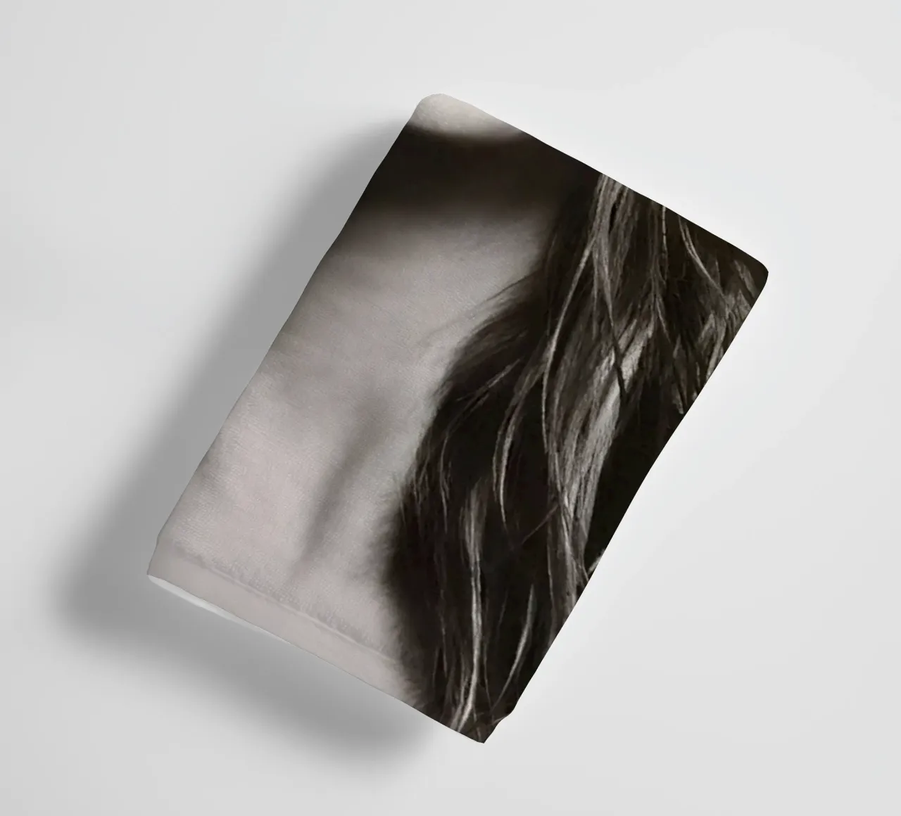 Kate Moss con la testa in mano asciugamano da bagno da Klia M_Art
