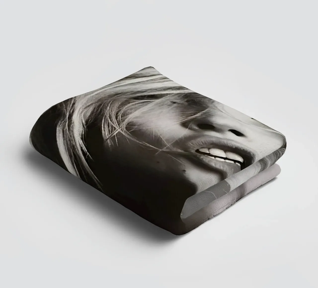 Kate Moss con la testa in mano asciugamano da bagno da Klia M_Art