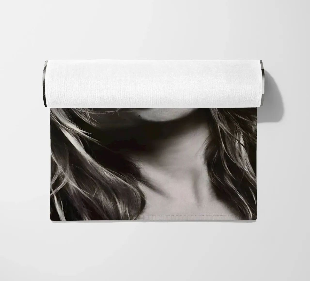 Kate Moss con la testa in mano telo mare da Klia M_Art