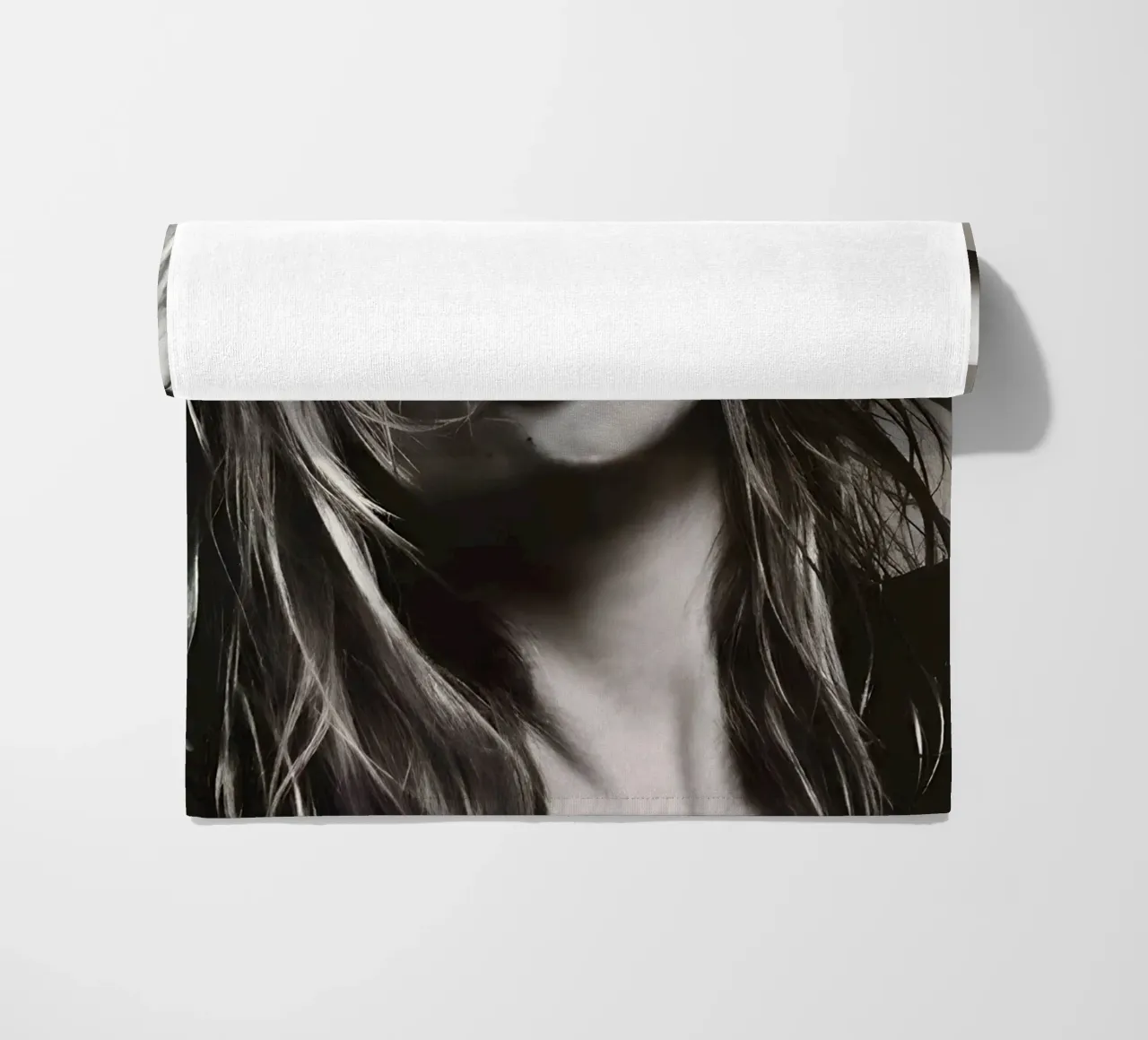 Kate Moss con la testa in mano telo mare da Klia M_Art
