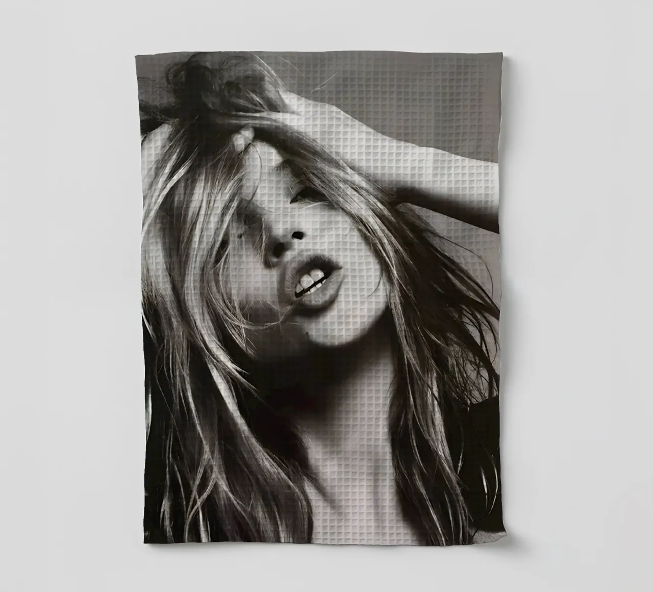 Kate Moss con la testa in mano canovaccio da cucina da Klia M_Art