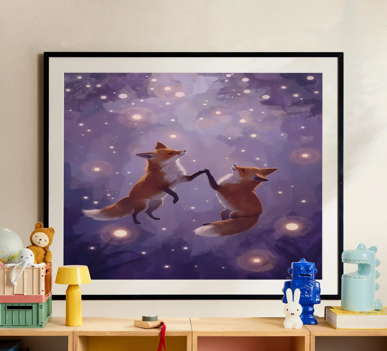 Due volpi che fluttuano nello spazio poster con telaio in legno da DesignDoodle