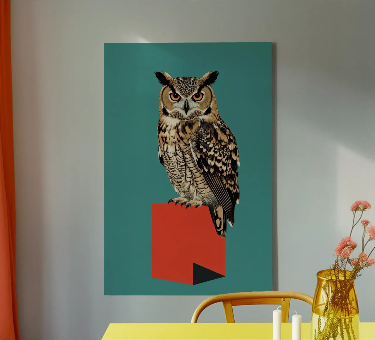 Gufo reale su cubo geometrico rosso tela con Cornice a cassetta da DesignDoodle