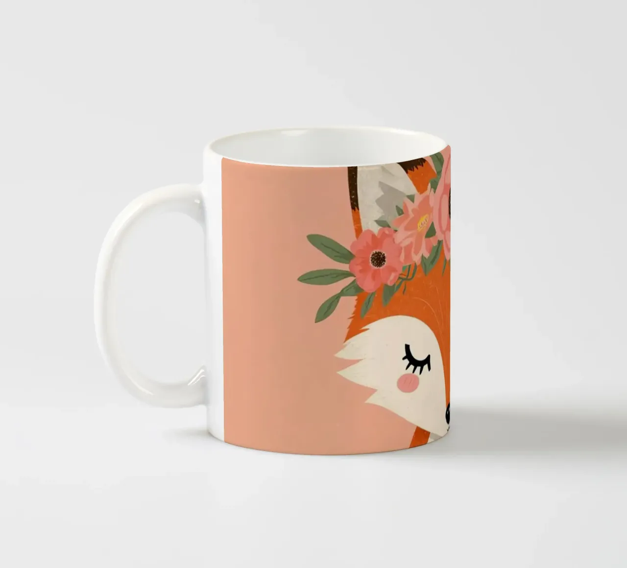 Volpe felice con corona floreale tazza in ceramica da DesignDoodle