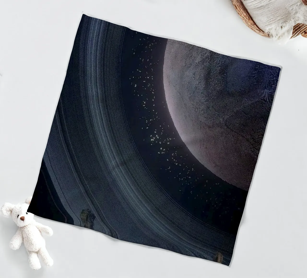 circle line around space coperta in pile da melts