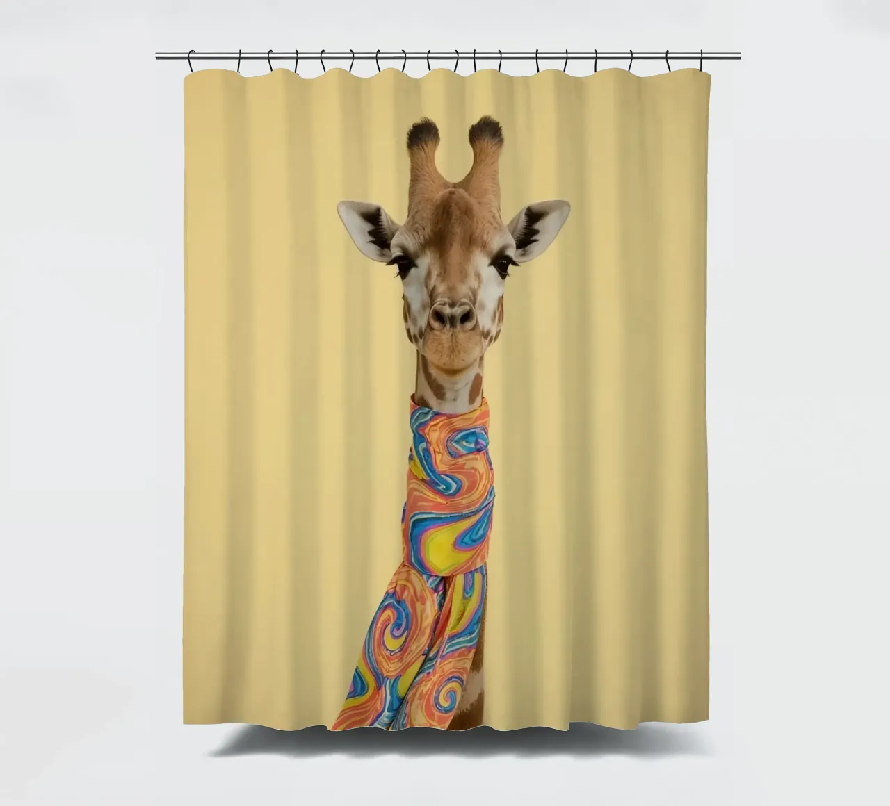 Giraffa con sciarpa a fantasia tenda da doccia da DesignDoodle
