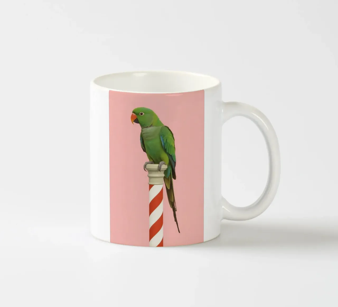 Pappagallo verde su palo a strisce bianche e rosse tazza in ceramica da DesignDoodle
