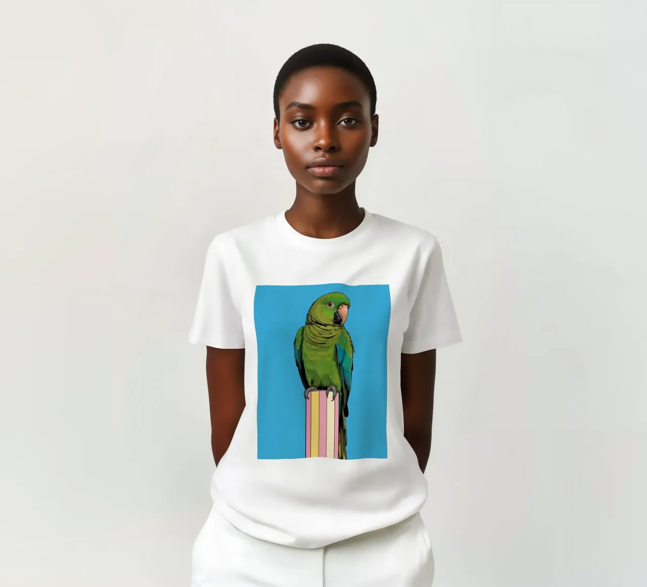 Pappagallo verde su colonna a righe t-shirt da DesignDoodle