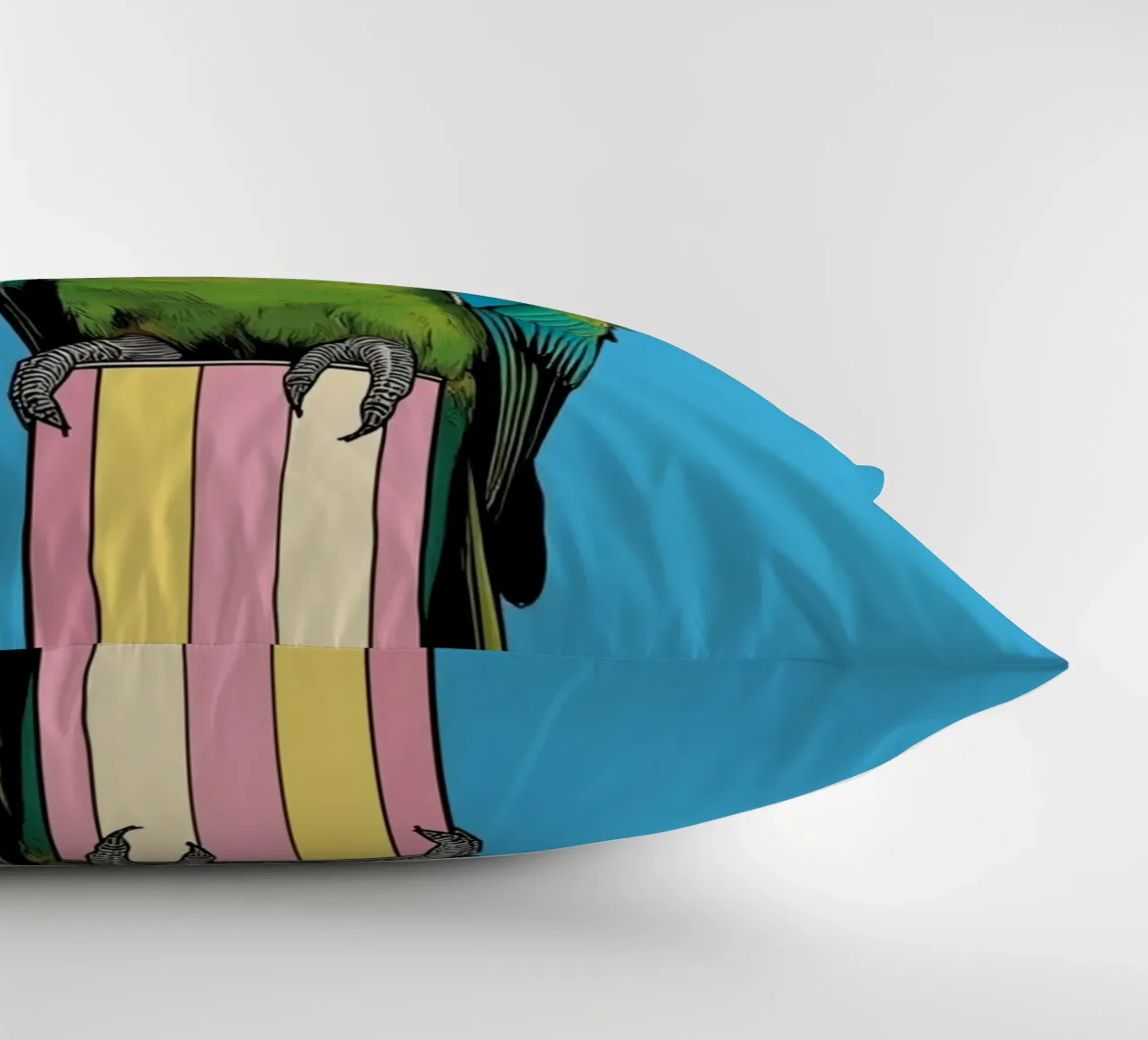 Pappagallo verde su colonna a righe cuscino da DesignDoodle