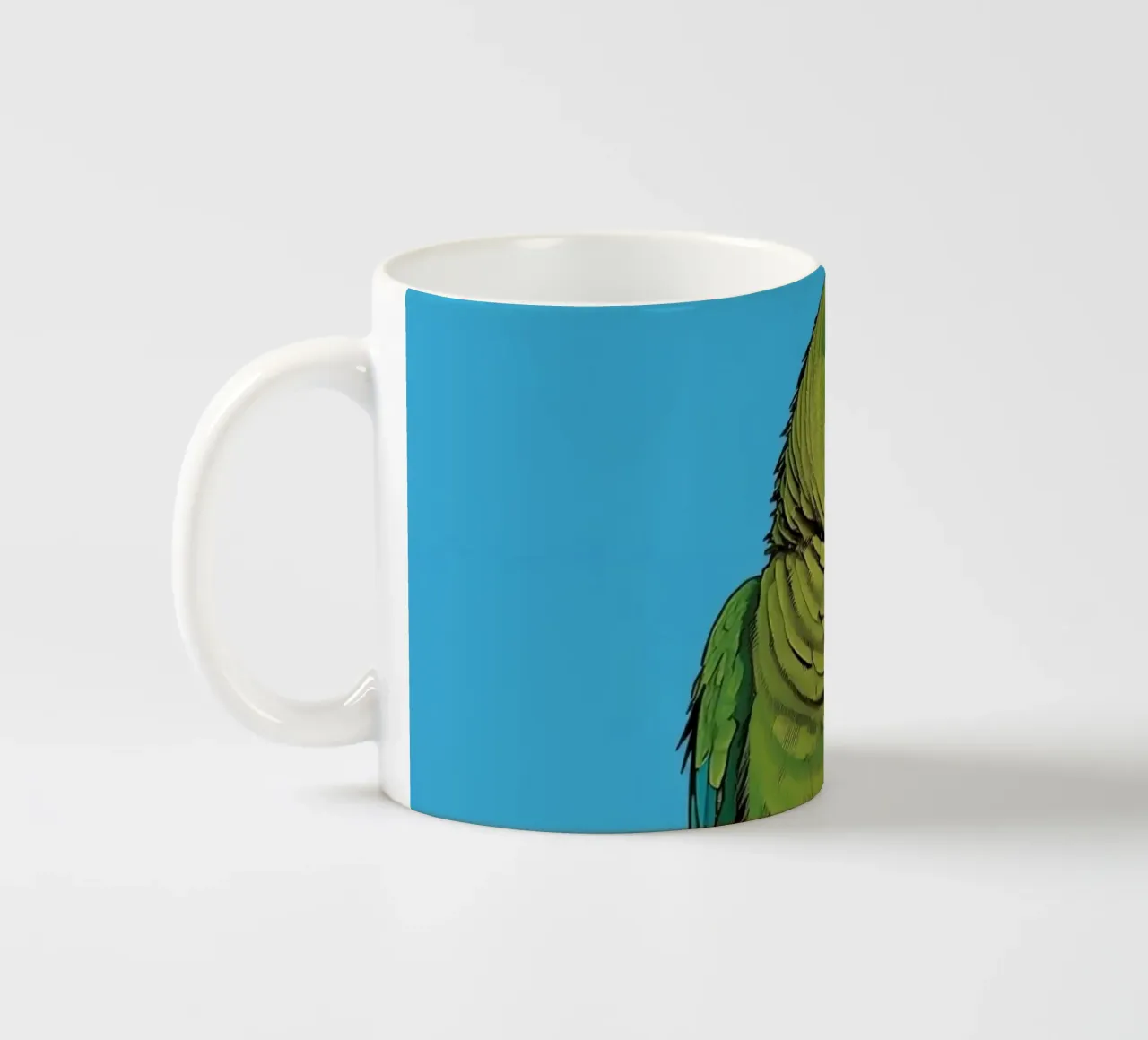 Pappagallo verde su colonna a righe tazza in ceramica da DesignDoodle