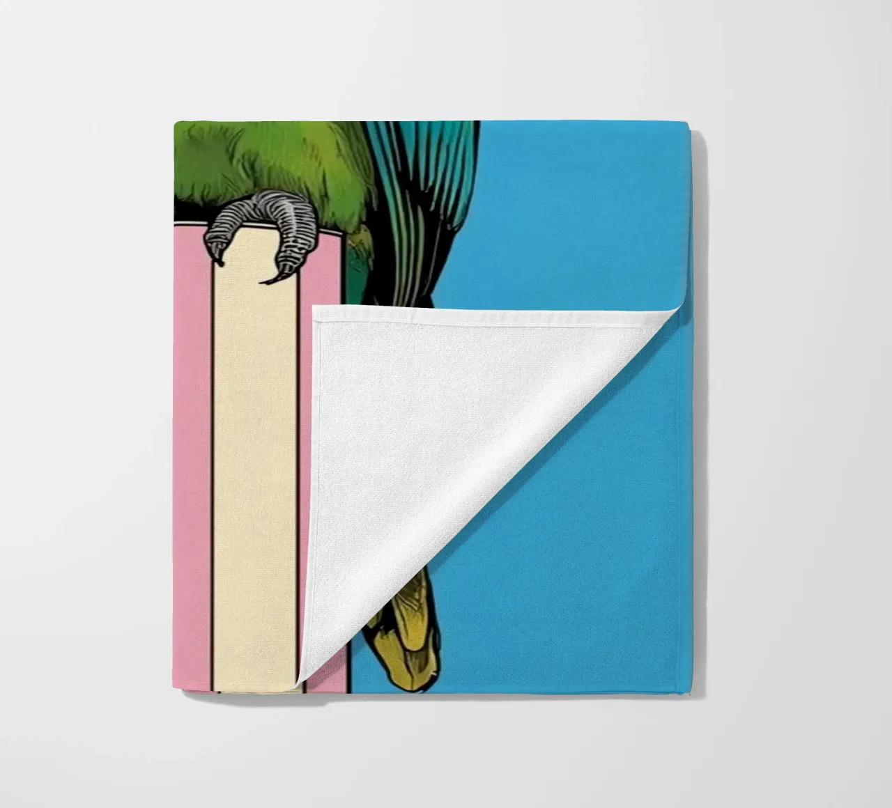 Pappagallo verde su colonna a righe telo mare da DesignDoodle