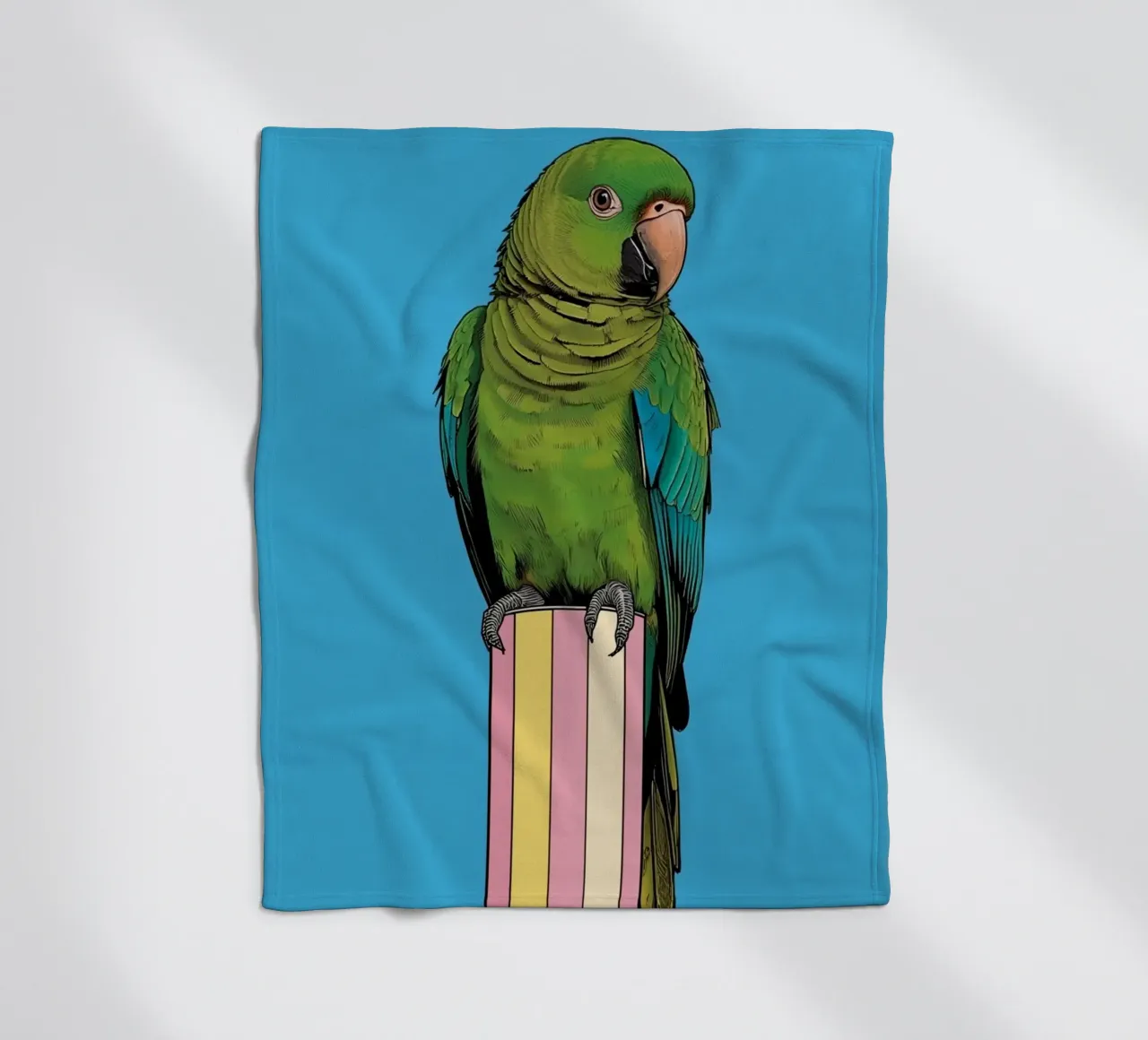 Pappagallo verde su colonna a righe coperta in pile da DesignDoodle