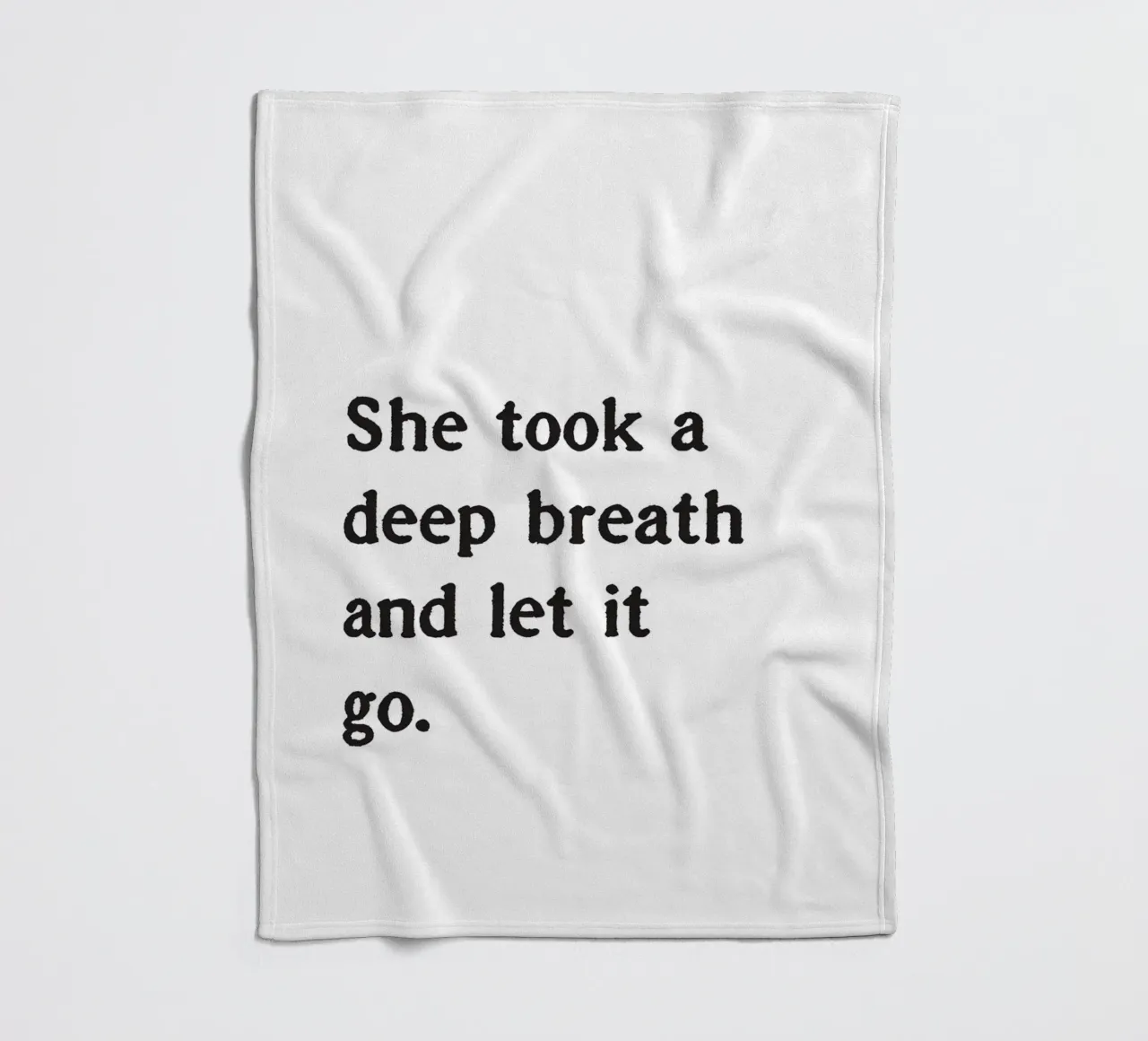 She took a deep breath and let it go. coperta in pile da Fraysein Design